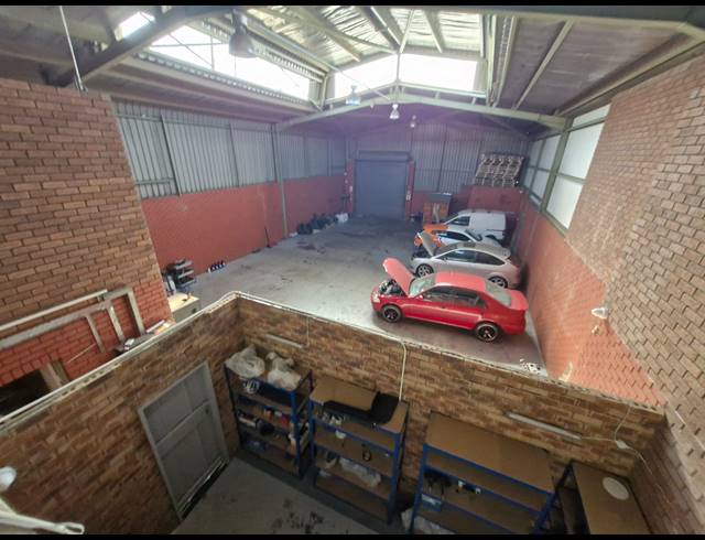 407M² WAREHOUSE TO LET IN JET PARK